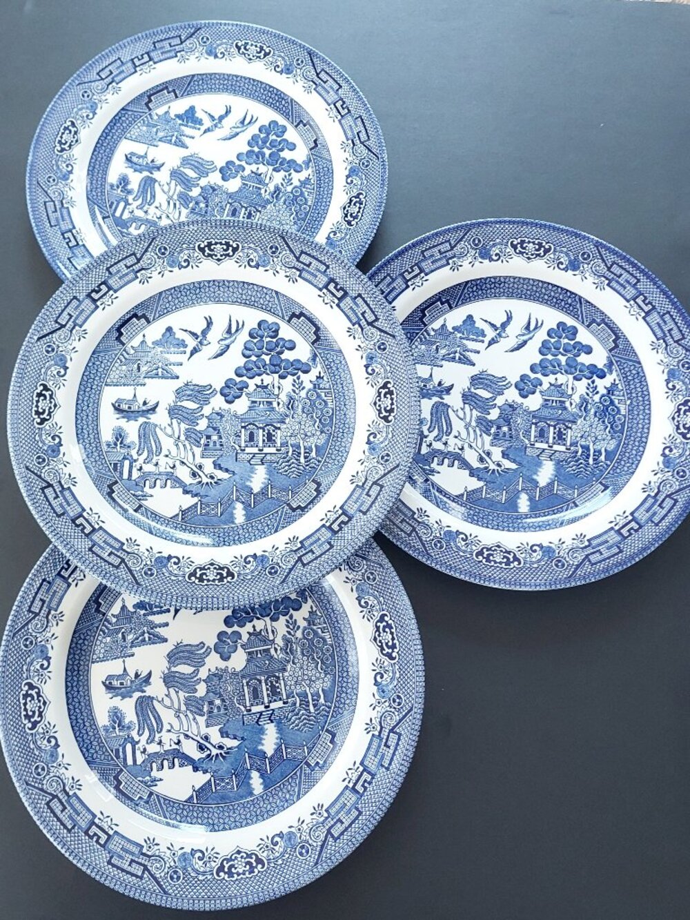 Set of 4 Vintage Blue Willow Dinner Plates Chinoiserie Transferware 10"